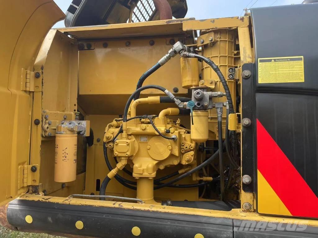 CAT 320d Pásové rýpadlá
