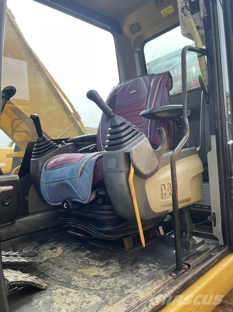 CAT 320d Pásové rýpadlá