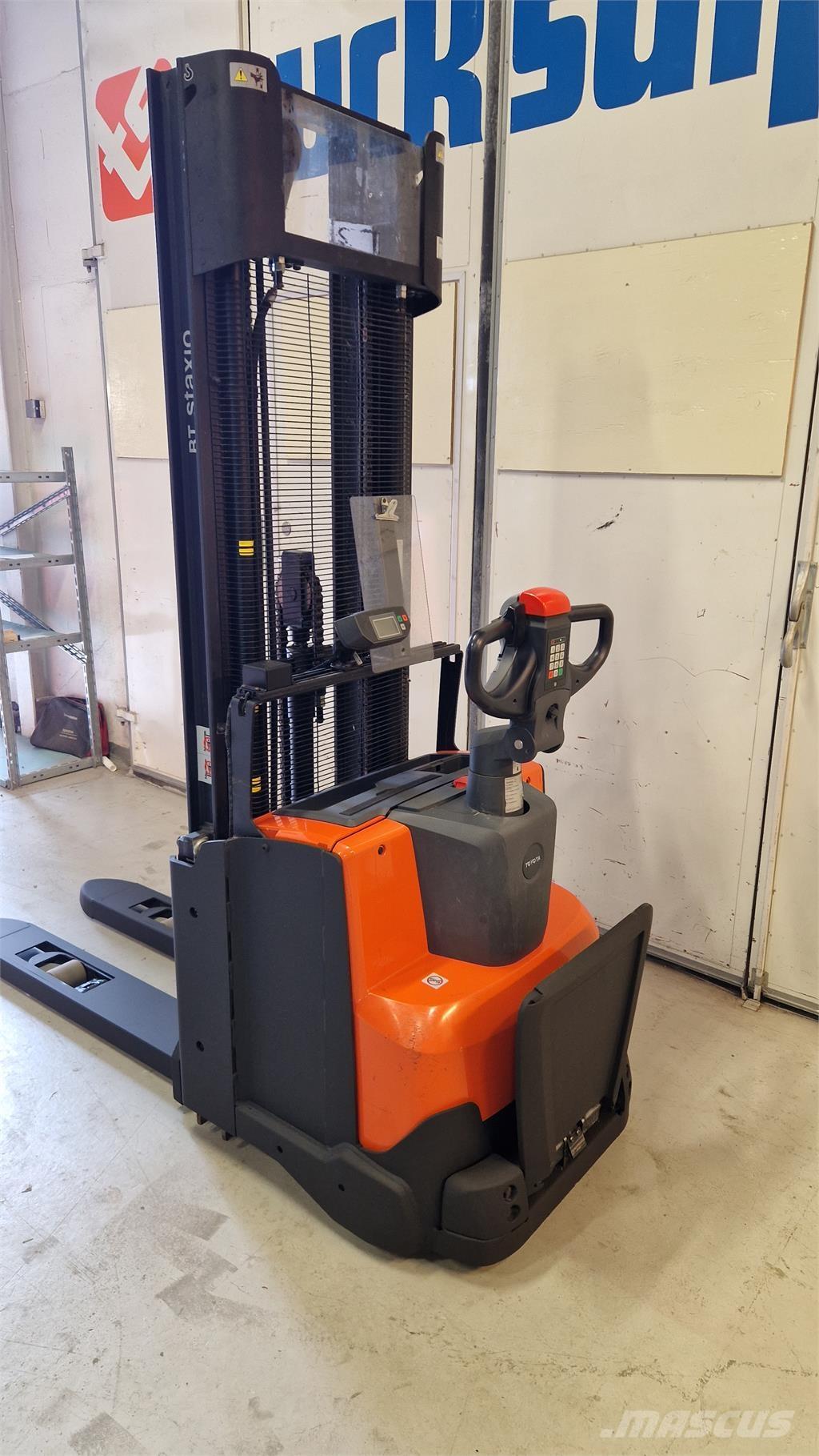 Toyota SWE140L Samohybné vozíky