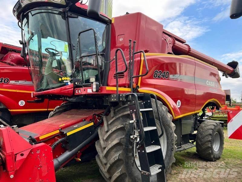 Case IH 8240 Kombinované zberacie stroje