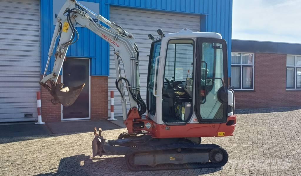 Takeuchi TB 225 Mini rýpadlá < 7t