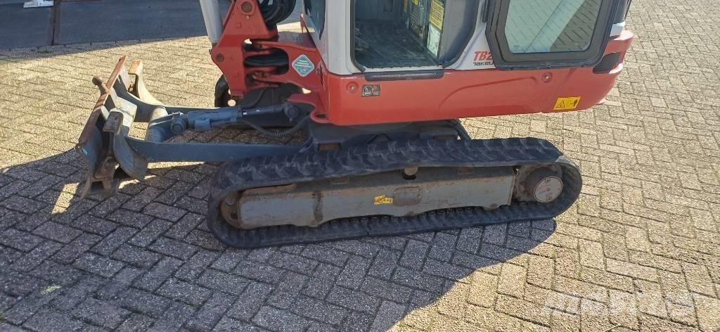 Takeuchi TB 225 Mini rýpadlá < 7t