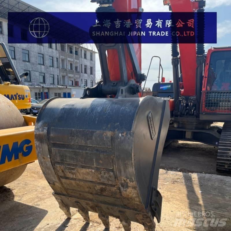 Doosan DX 225 Pásové rýpadlá