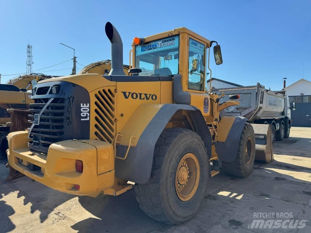 Volvo L 90 E Kolesové nakladače