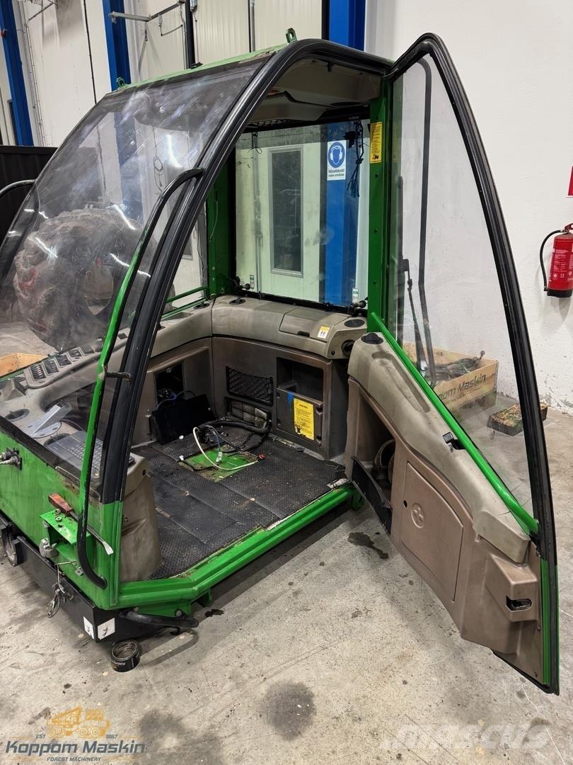 John Deere 1470D Kabíny a interiér