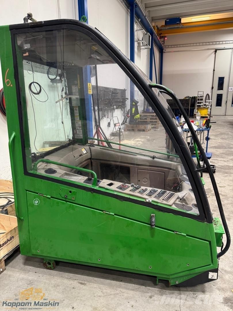 John Deere 1470D Kabíny a interiér