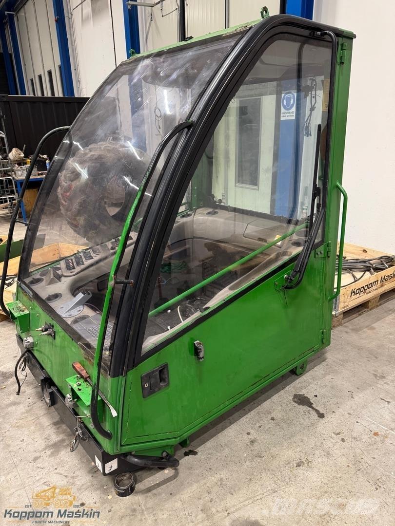 John Deere 1470D Kabíny a interiér