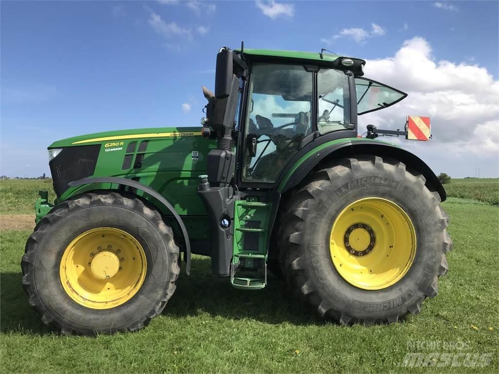John Deere 6250R Traktory