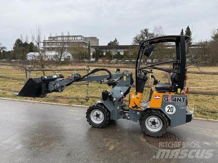 GiANT G1100 Kolesové nakladače