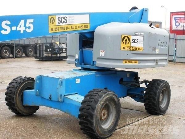 Genie S-45 4WD Teleskopické plošiny