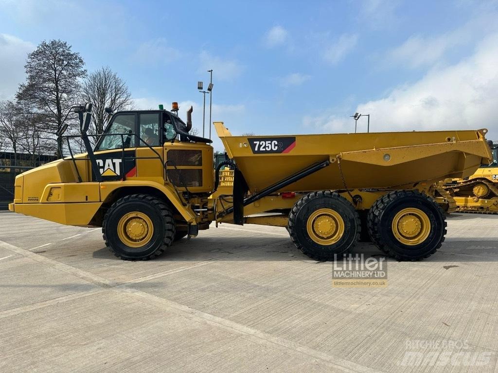CAT 725C2 Kĺbové nákladné autá