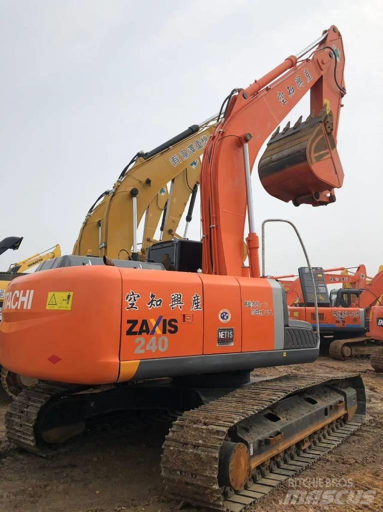 Hitachi 240 Pásové rýpadlá