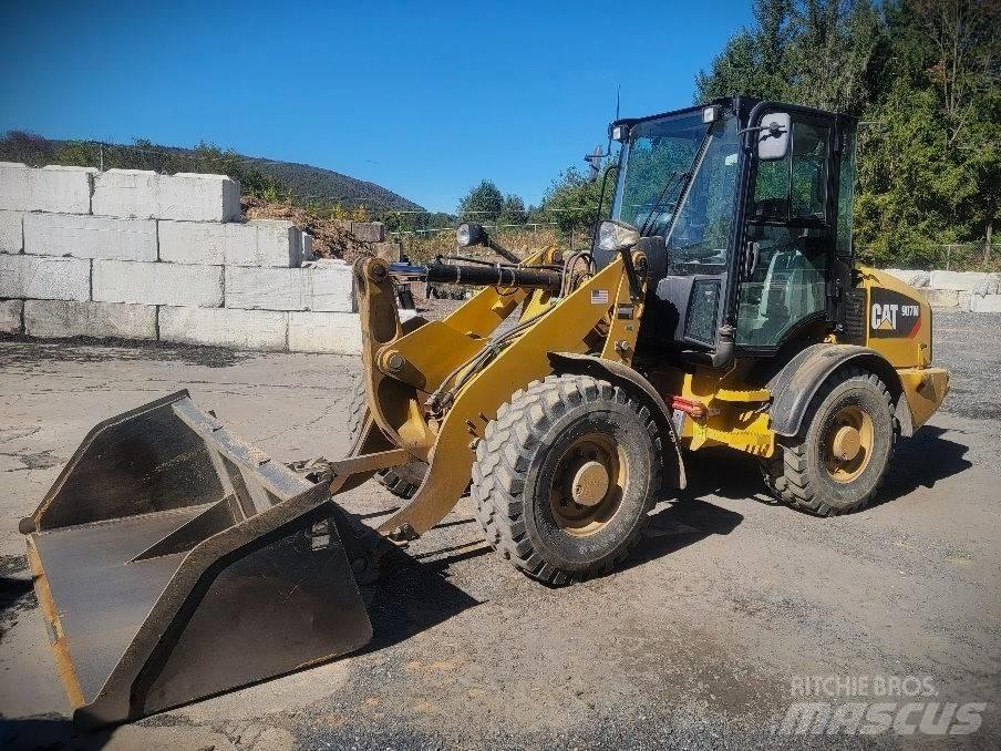 CAT 907 M Kolesové nakladače