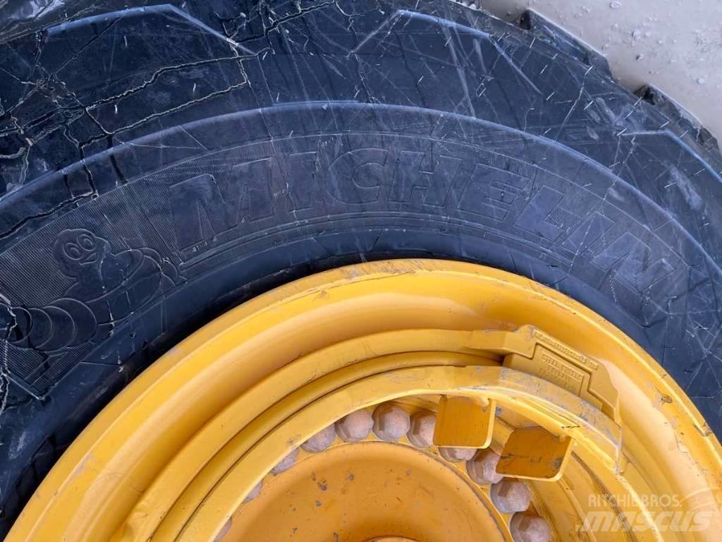 Volvo L250G Kolesové nakladače
