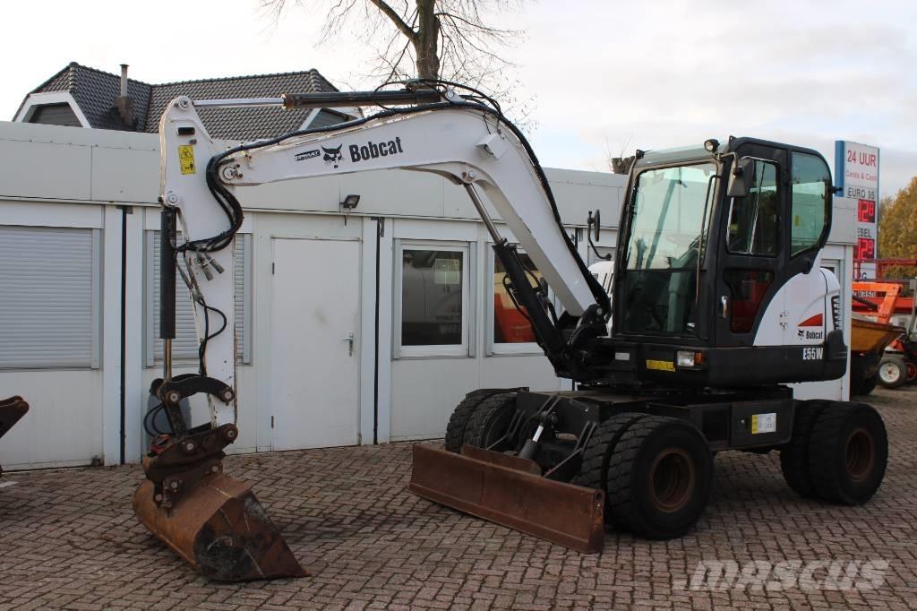 Bobcat E 55 W Kolesové rýpadlá