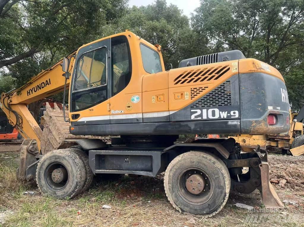 Hyundai R210W-9 Kolesové rýpadlá