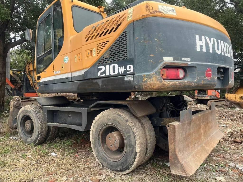 Hyundai R210W-9 Kolesové rýpadlá