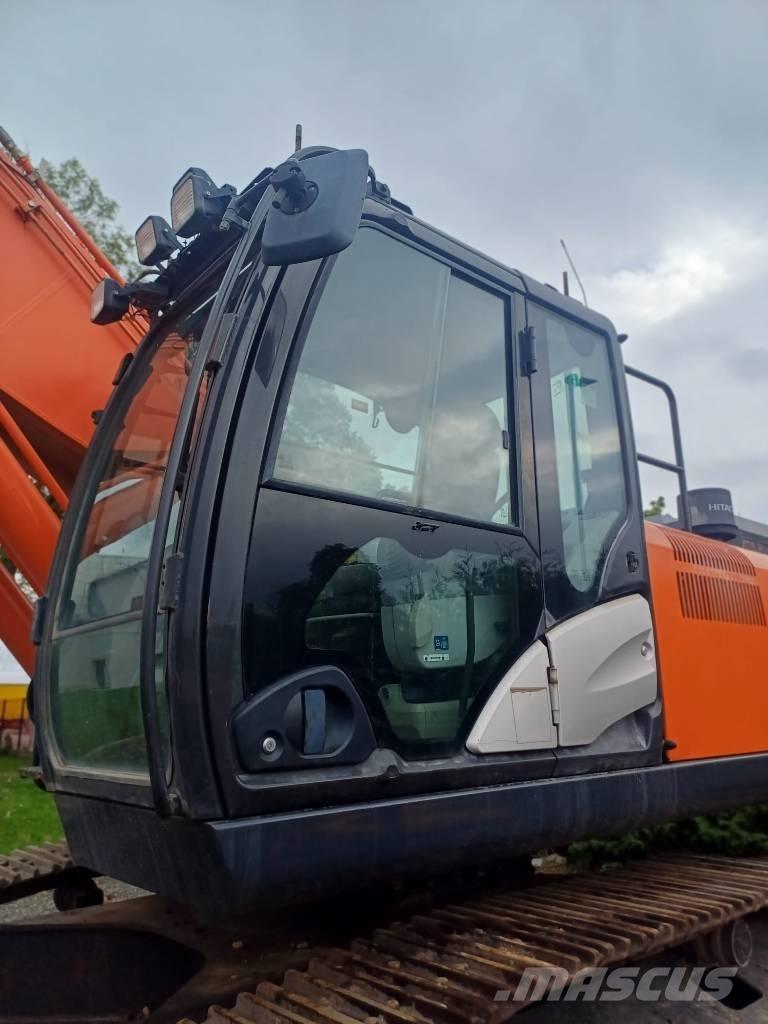 Hitachi ZX350 Kolesové nakladače
