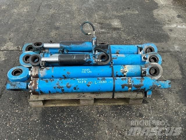 Fuchs 330 SIŁOWNIKI Hydraulika