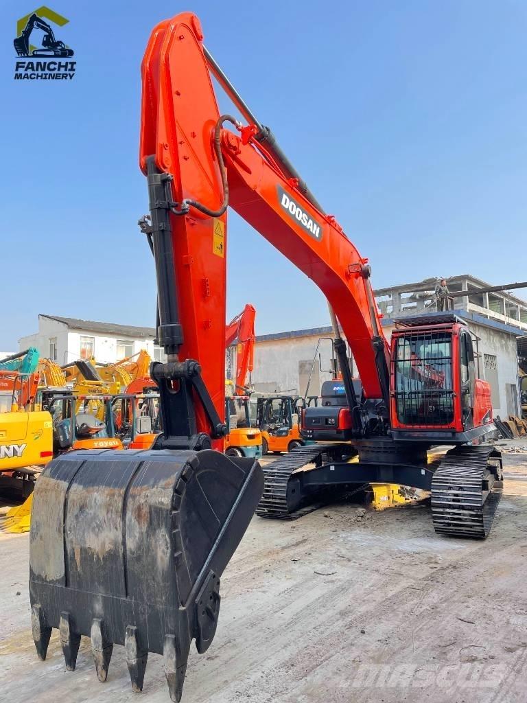Doosan DX 300 LCA Pásové rýpadlá
