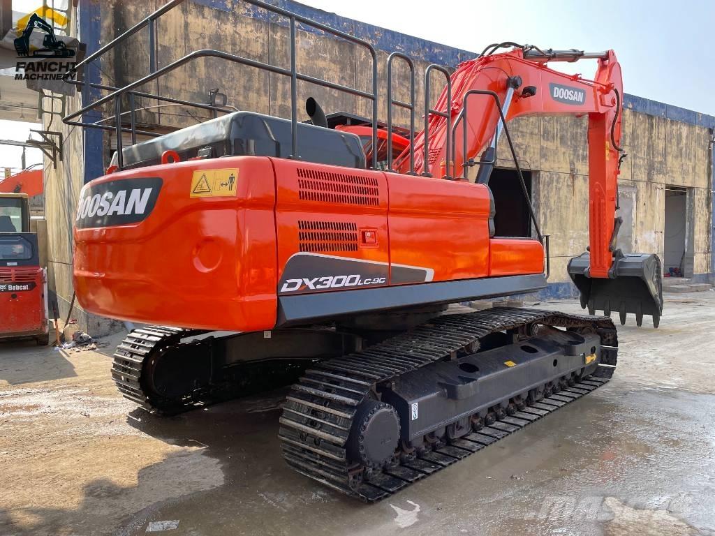 Doosan DX 300 LCA Pásové rýpadlá