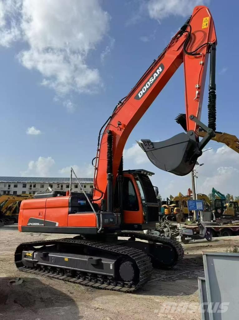 Doosan 225 LCA Pásové rýpadlá