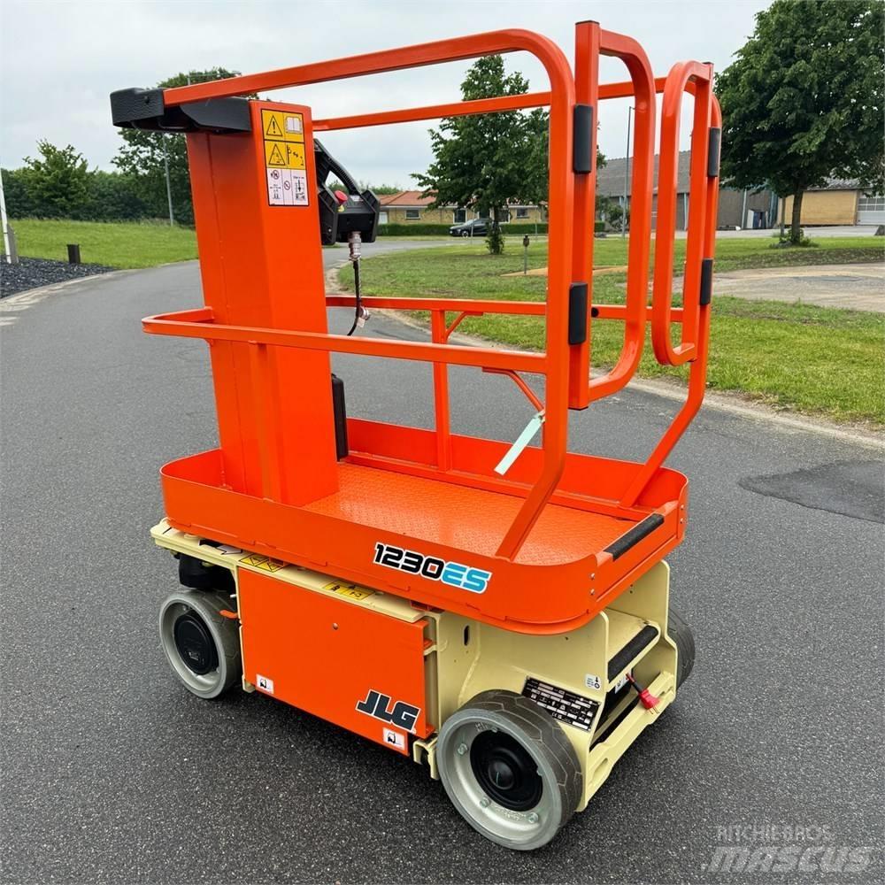 JLG 1230 ES Vertikálne stĺpové výťahy