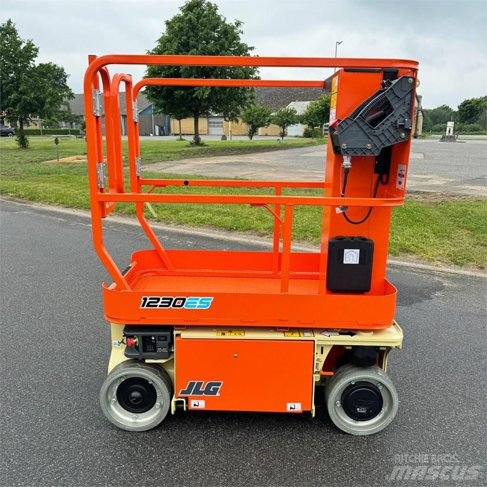 JLG 1230 ES Vertikálne stĺpové výťahy