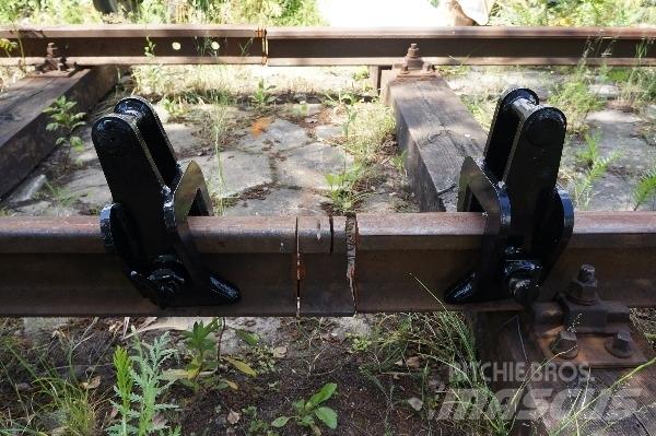  Rail carrying tongs Dvojcestné rýpadlá