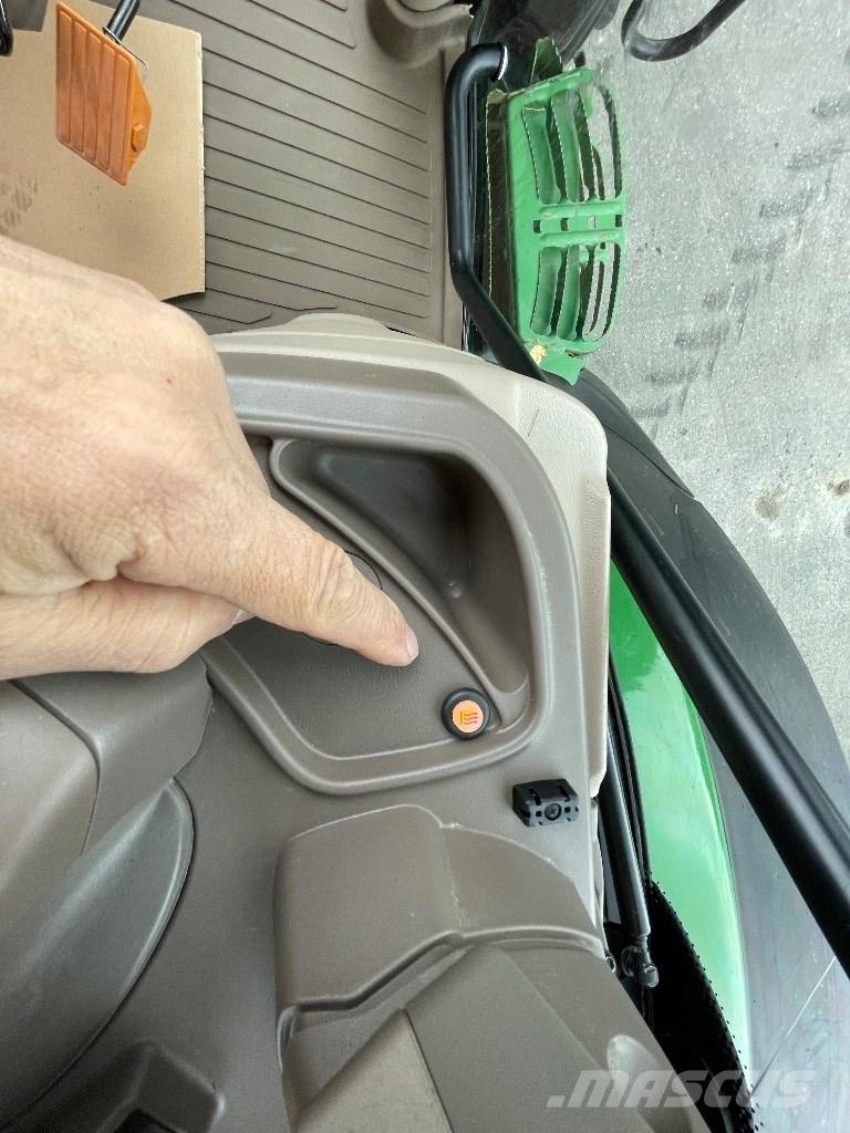 John Deere 6210 R Traktory