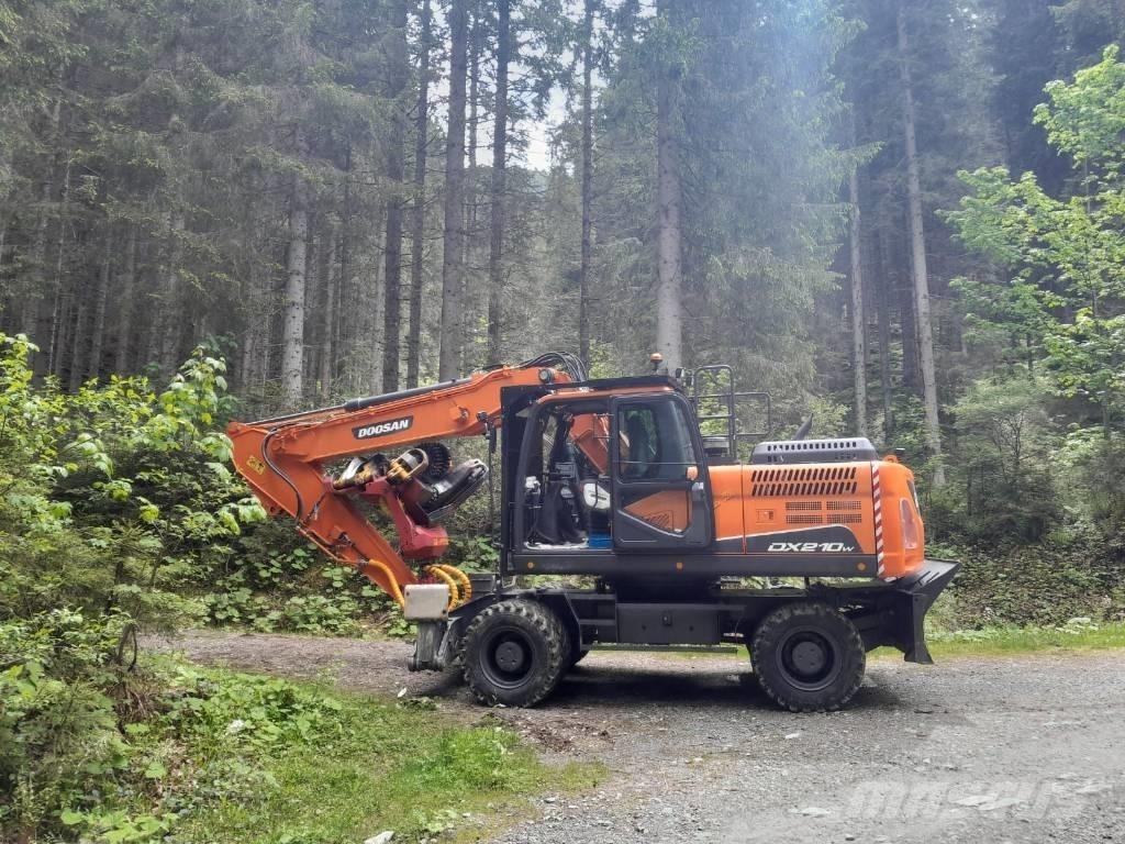 Doosan DX 210 W Žeriavy/Nakladače