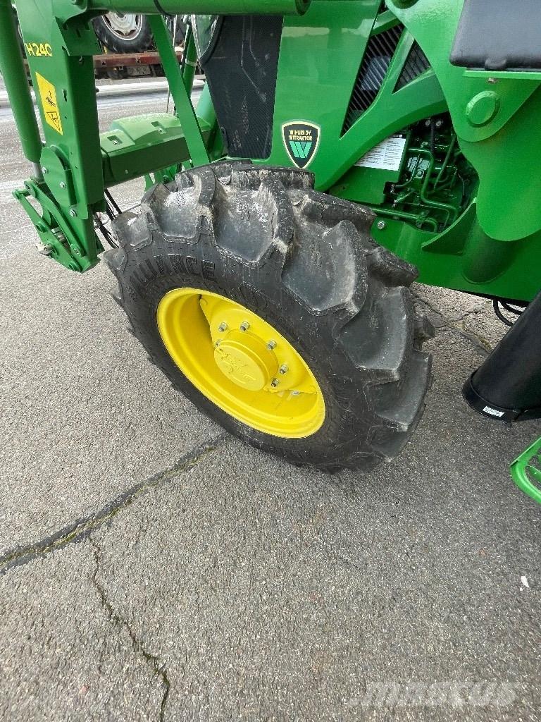 John Deere 5075 E Traktory
