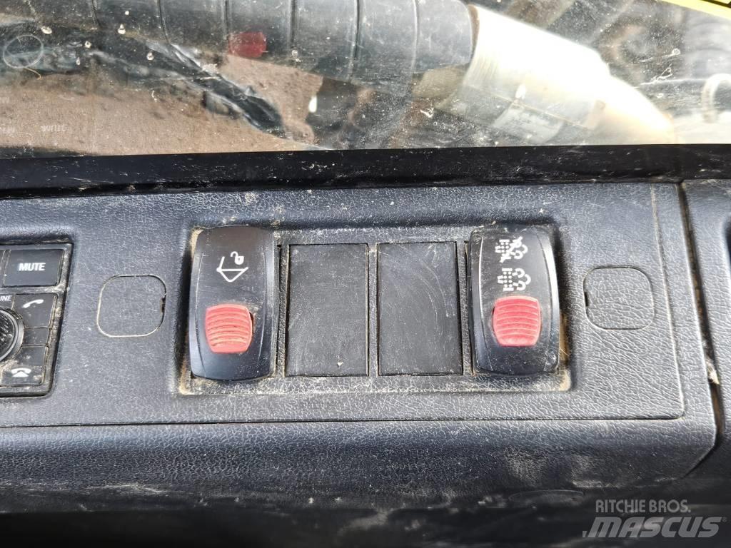 Hyundai HX 220 L Pásové rýpadlá