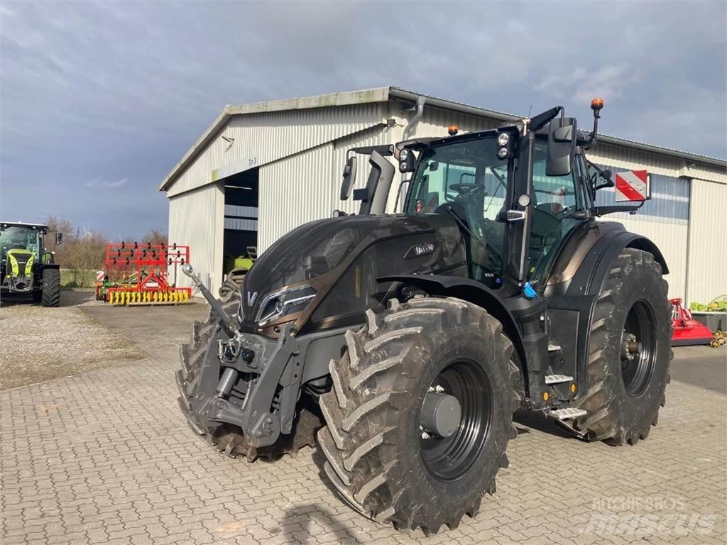 Valtra Q245 Traktory