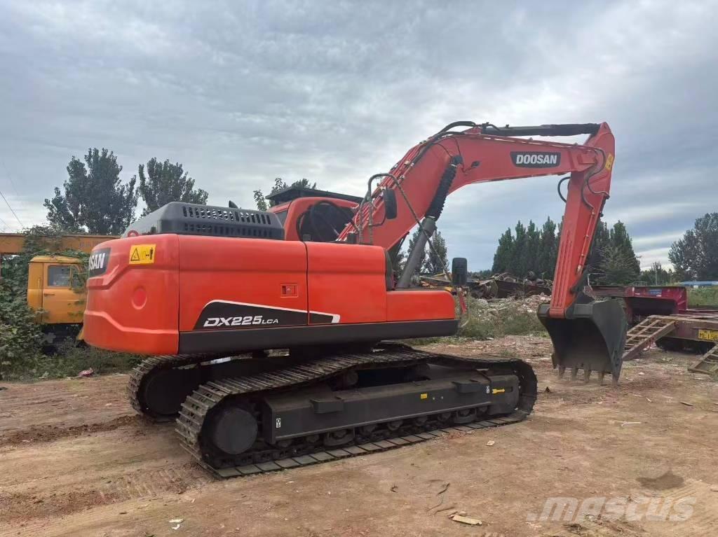 Doosan DX 225 Pásové rýpadlá