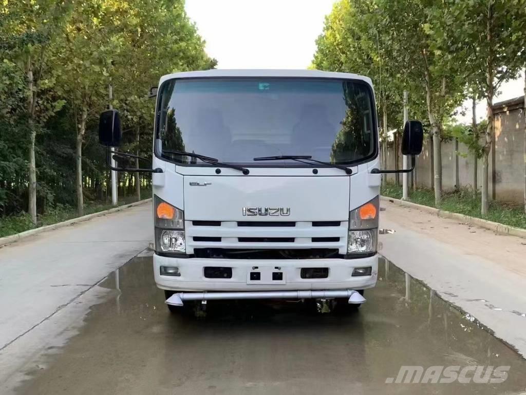 Isuzu ELF 4x2 Cisterny na vodu
