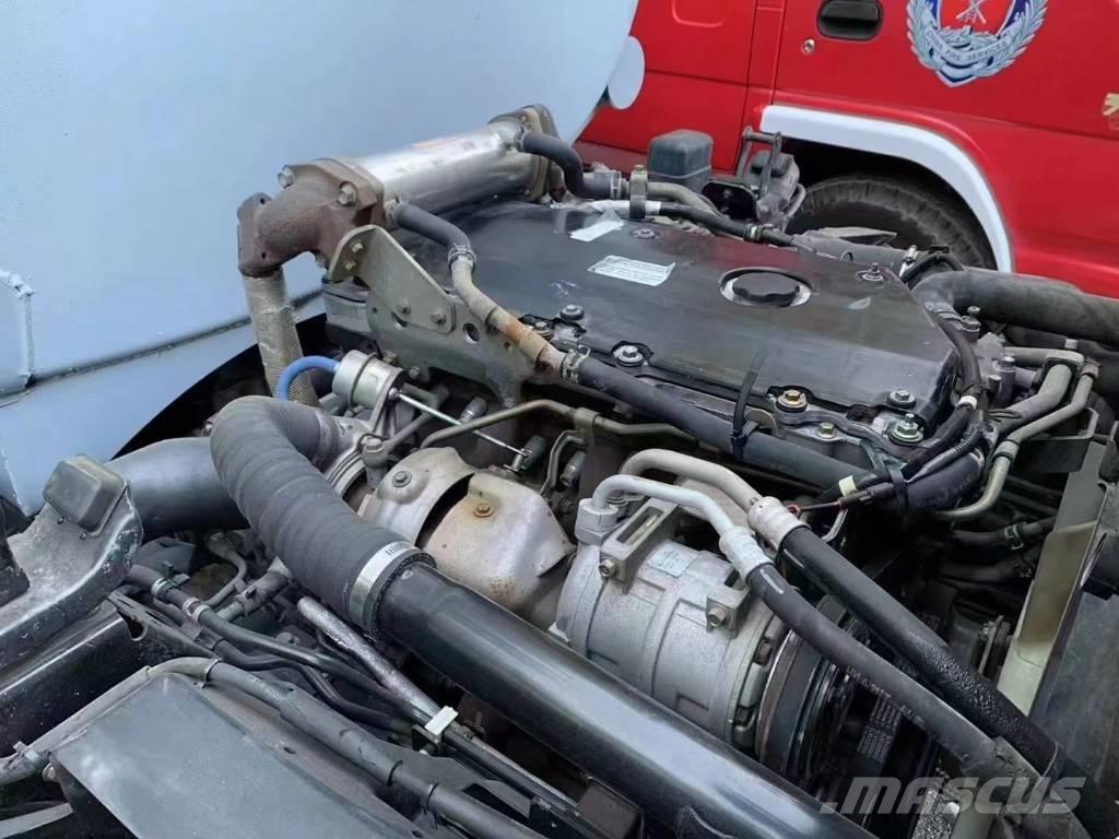 Isuzu ELF 4x2 Cisterny na vodu