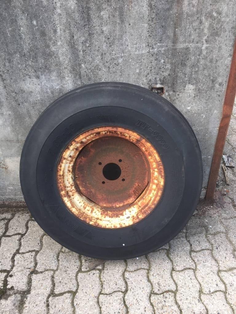 BKT 7.50 R 16 + velg Pneumatiky, kolesá a ráfiky