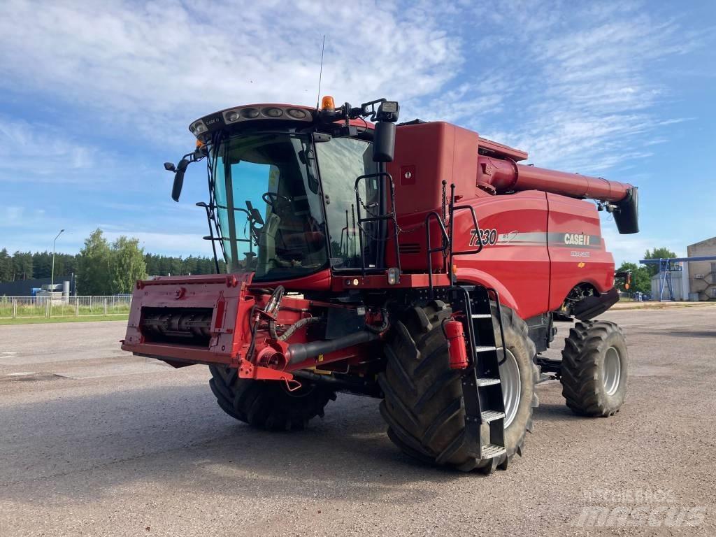 Case IH 7230 Kombinované zberacie stroje