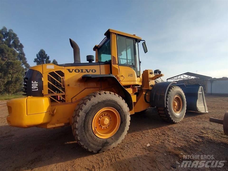 Volvo L90F Kolesové nakladače