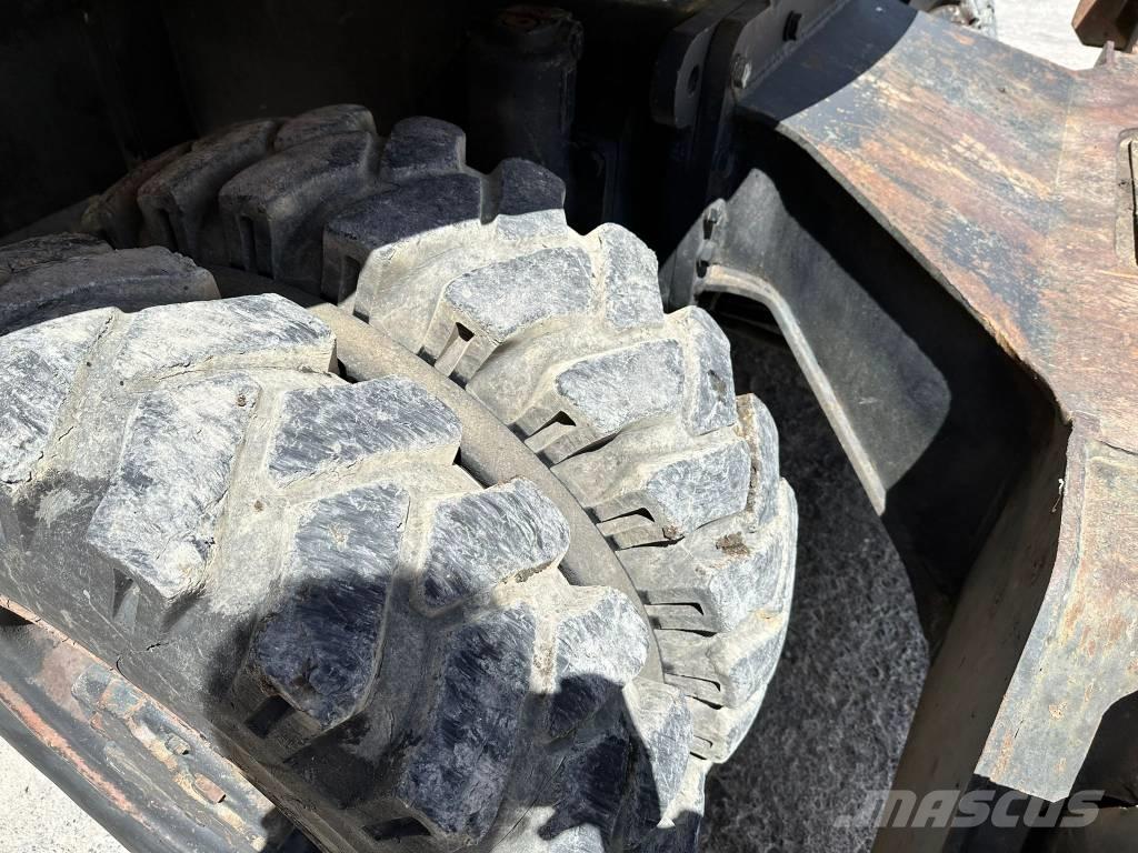 Komatsu PW130 ES-6K Kolesové rýpadlá