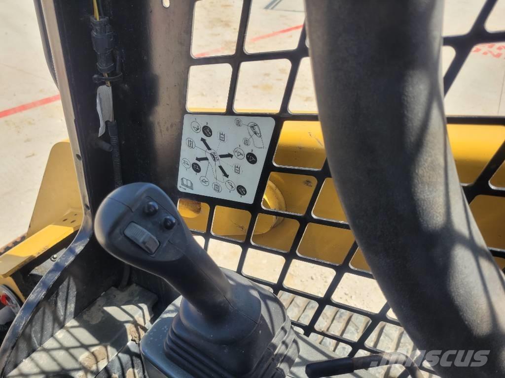 CAT 259 D3 Šmykom riadené nakladače