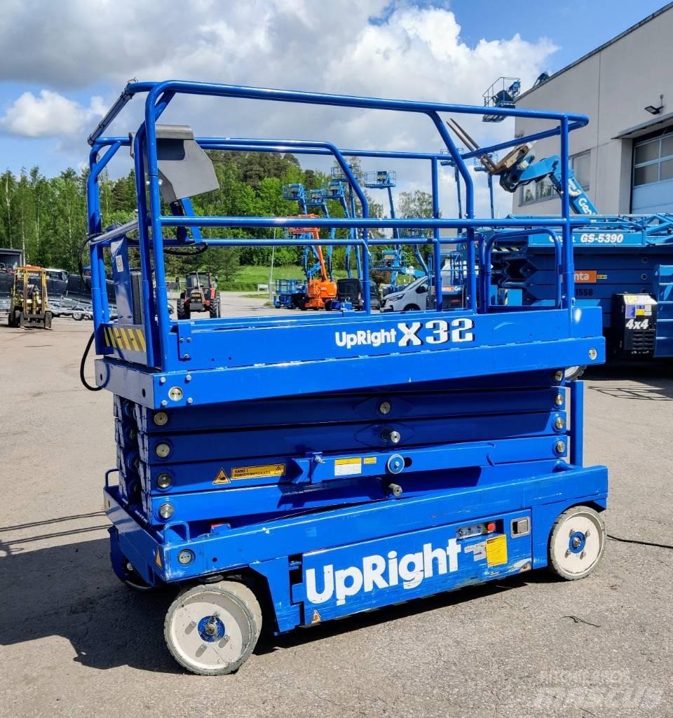 UpRight X32N Nožnicové zdvíhacie plošiny