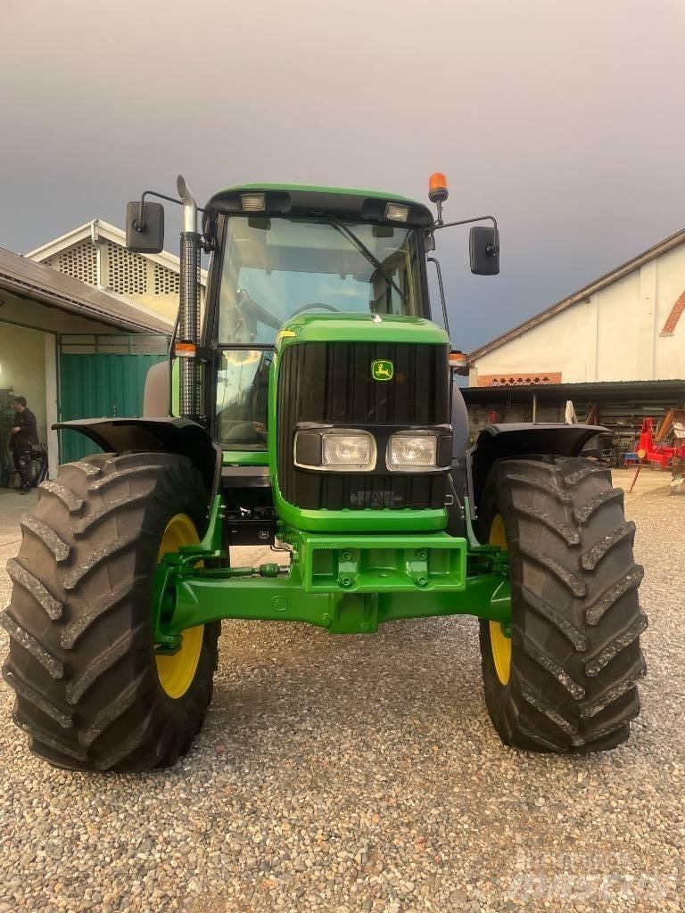 John Deere 6520 SE0 Traktory