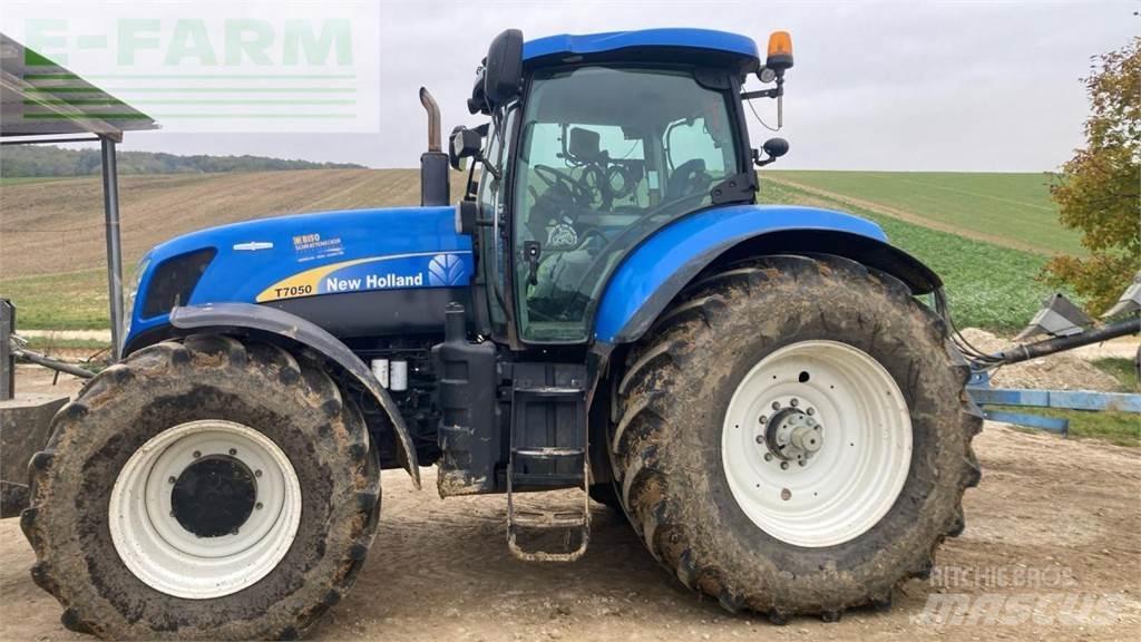 New Holland T7050 Traktory
