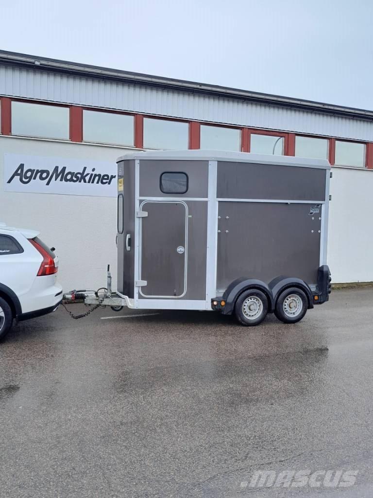 Ifor Williams HB 506 Prívesy na prepravu zvierat