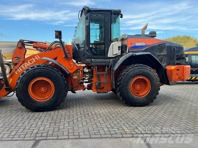 Hitachi ZW 180-6 Kolesové nakladače