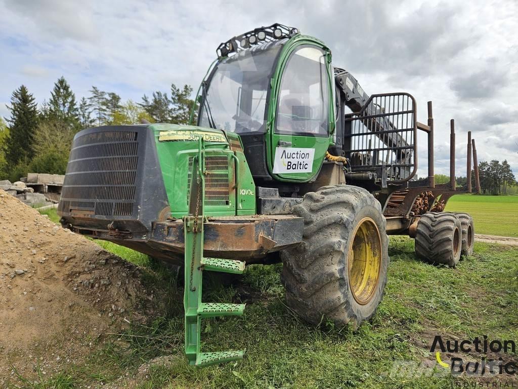 John Deere 1010 E Lesné traktory