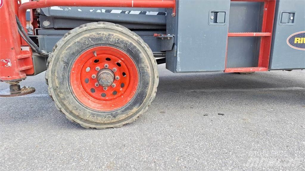 SkyJack 8841RT Nožnicové zdvíhacie plošiny