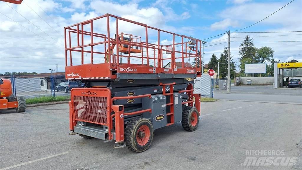 SkyJack 8841RT Nožnicové zdvíhacie plošiny